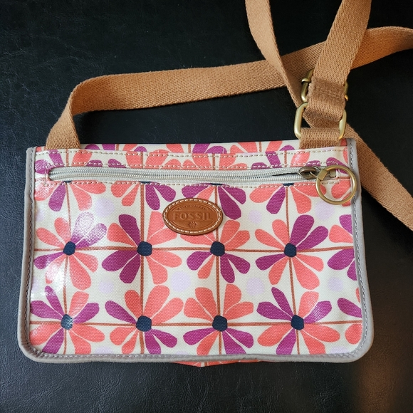 Fossil Crossbody - Picture 2 of 7